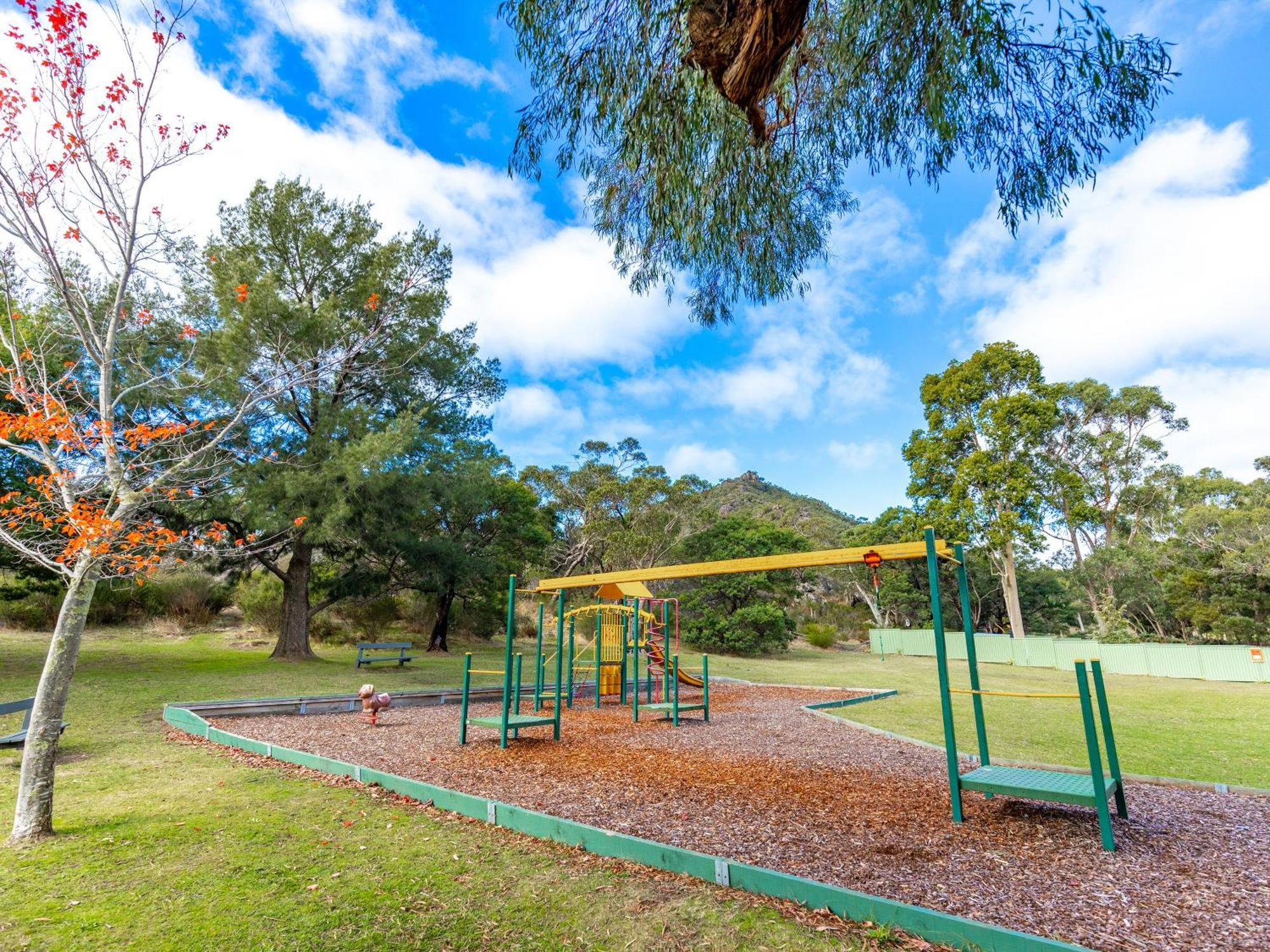 Nrma Halls Gap Holiday Park ภายนอก รูปภาพ