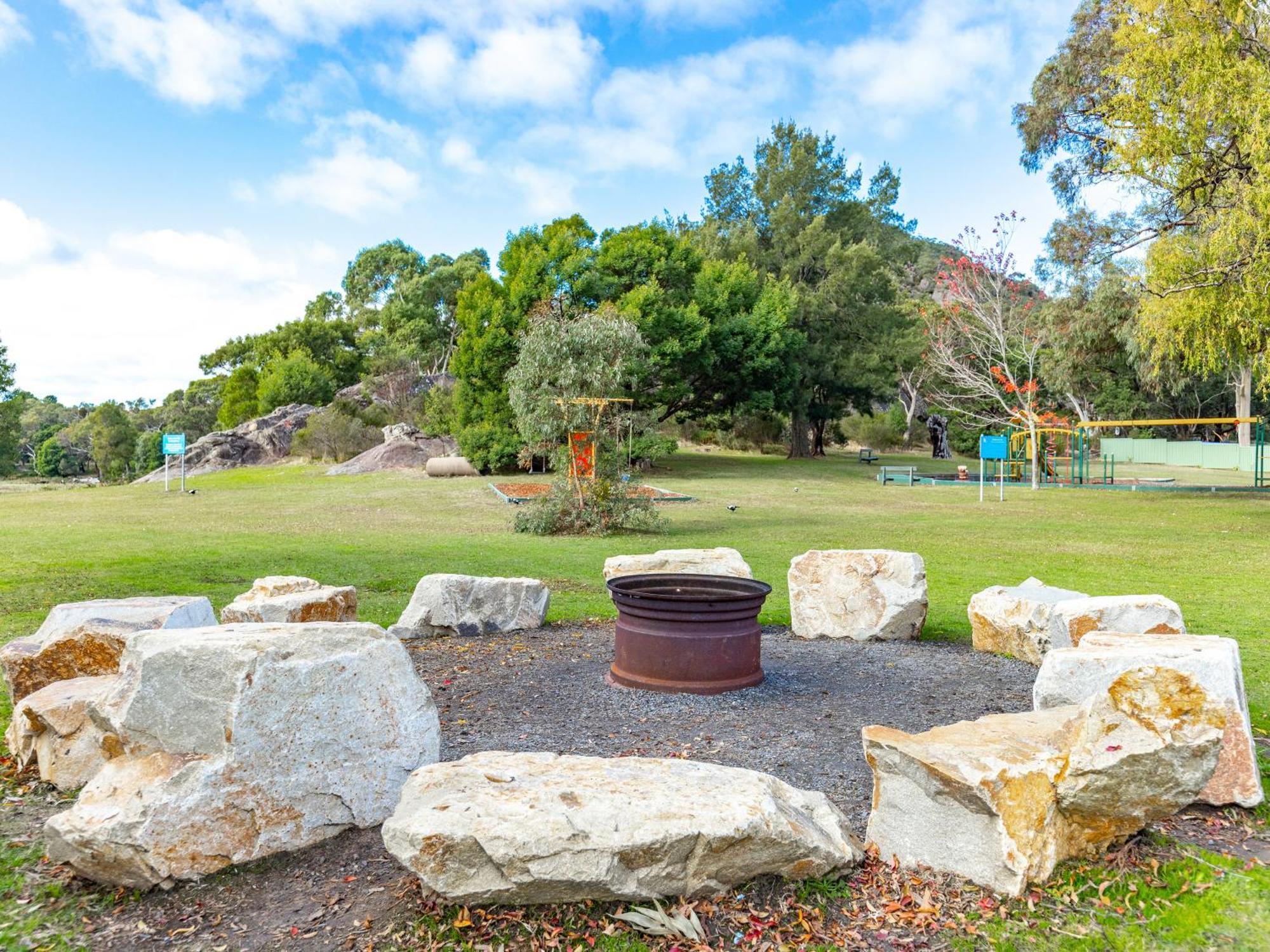 Nrma Halls Gap Holiday Park ภายนอก รูปภาพ