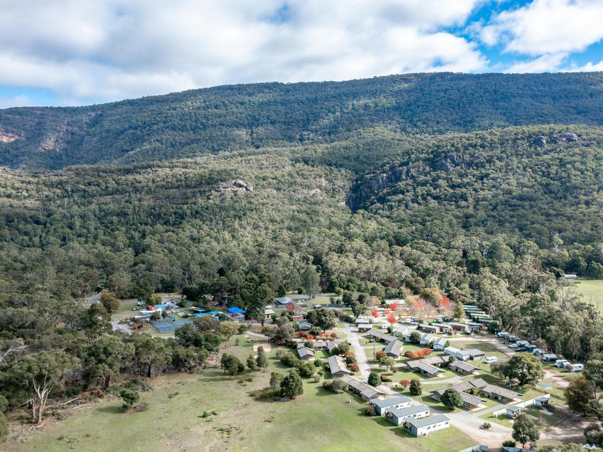 Nrma Halls Gap Holiday Park ภายนอก รูปภาพ